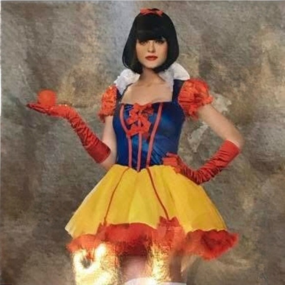 Women’s Snow White Halloween Costume - Picture 4 of 4